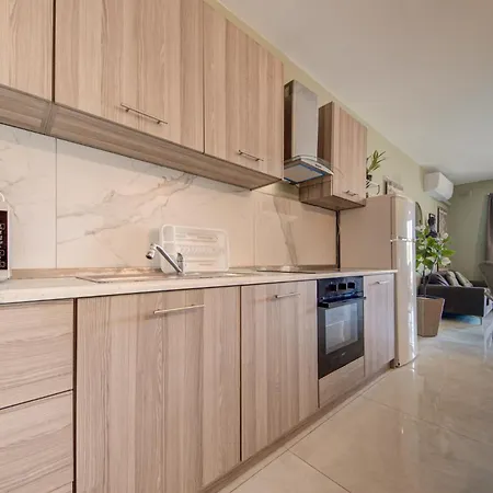 Coastal Charm In Opposite ! Apartamento
